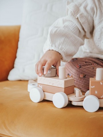 Label label stacking train nougat 1